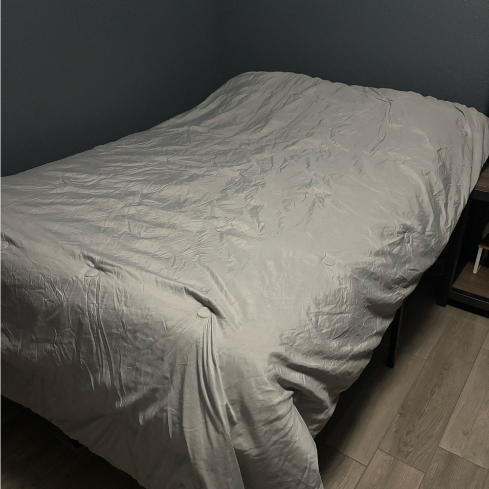 Elegant Gray Bedding Set
